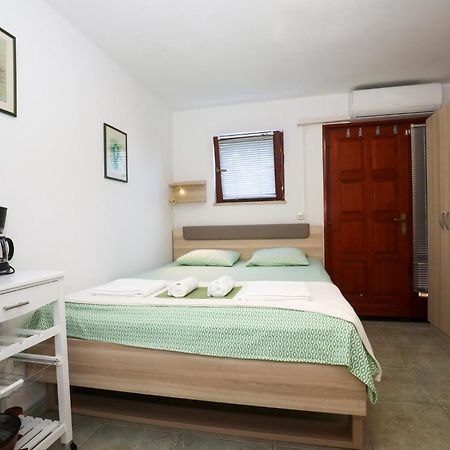 Apartment Matija Premantura Esterno foto
